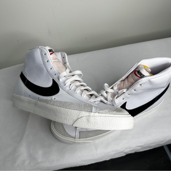 Nike - Men’s Blazer Mid '77 Shoes Sneakers - White and Black Hightops - Size 12 - Picture 2 of 10